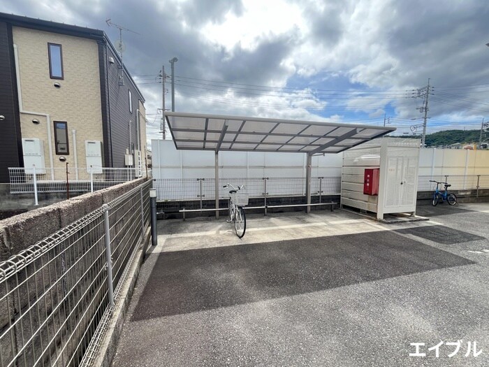 物件外観写真3　(駐輪場)