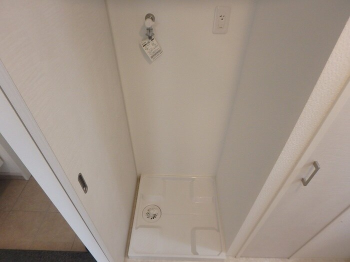 物件内観写真12　(洗濯機置場)