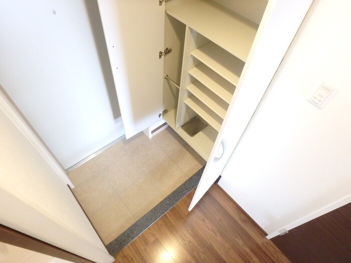 物件内観写真14　(玄関)