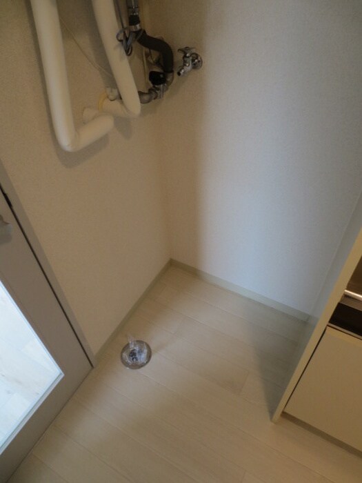 物件内観写真12　(洗濯機置場)