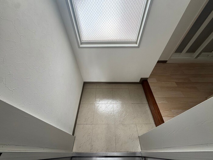 物件内観写真14　(玄関)