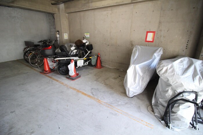 物件外観写真4　(駐輪場)