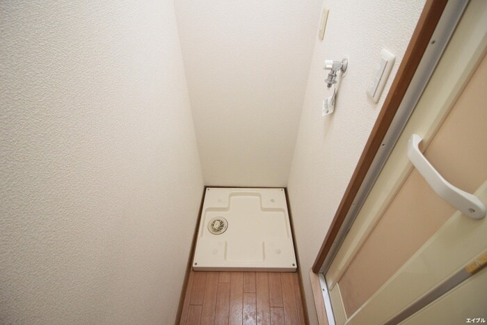 物件内観写真11　(洗濯機置場)