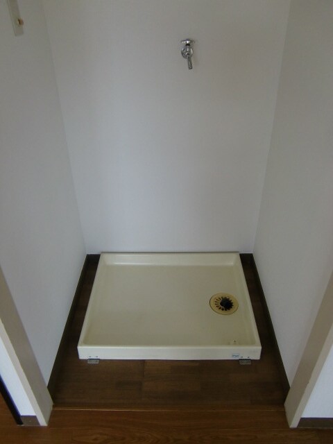 物件内観写真4　(洗濯機置場)