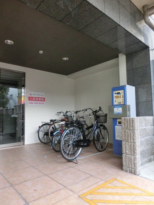 物件外観写真2　(駐輪場)