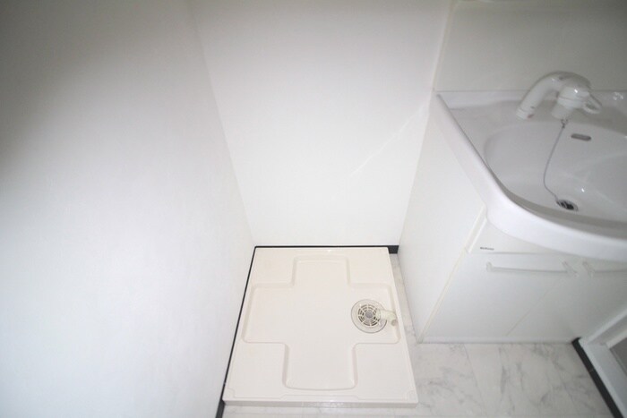 物件内観写真10　(洗濯機置場)