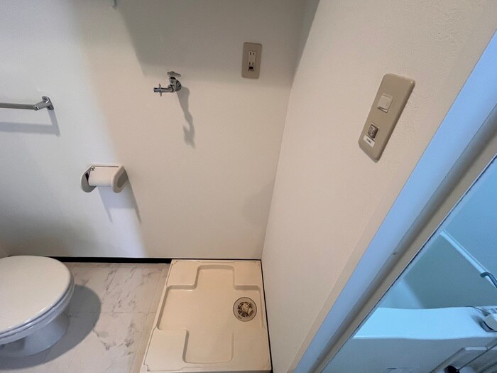 物件内観写真16　(洗濯機置場)