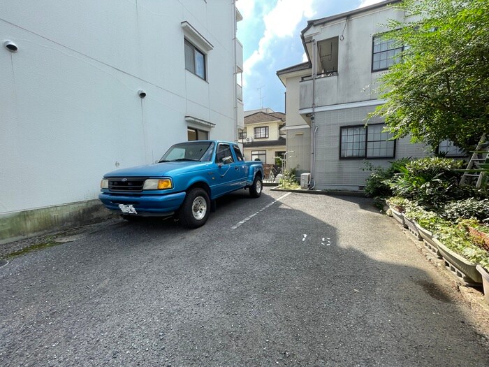 物件外観写真4　(駐車場)