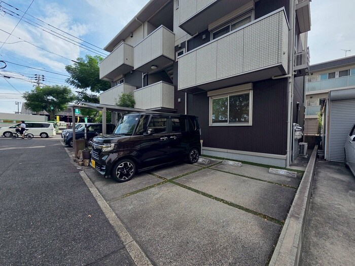 物件外観写真6　(駐車場)