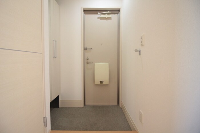 物件内観写真13　(玄関)