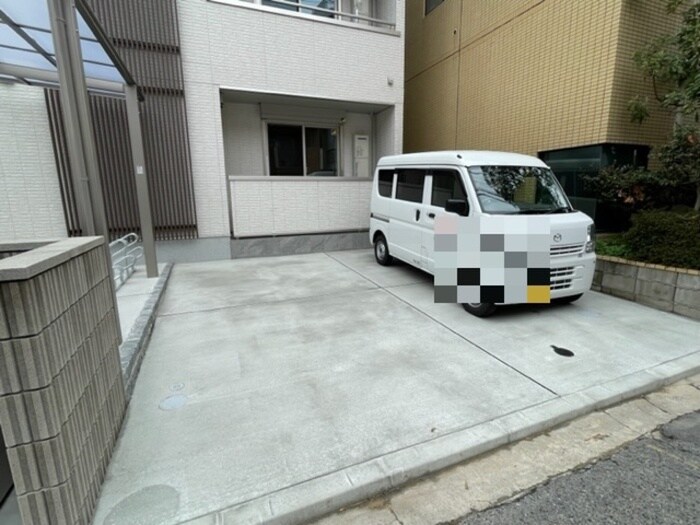 物件外観写真2　(駐車場)