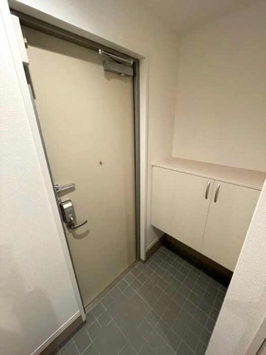 物件内観写真12　(玄関)