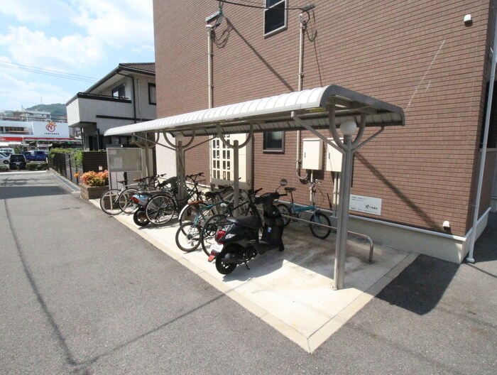 物件外観写真4　(駐輪場)
