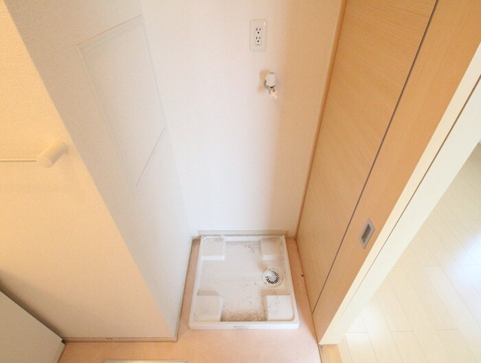 物件内観写真16　(洗濯機置場)