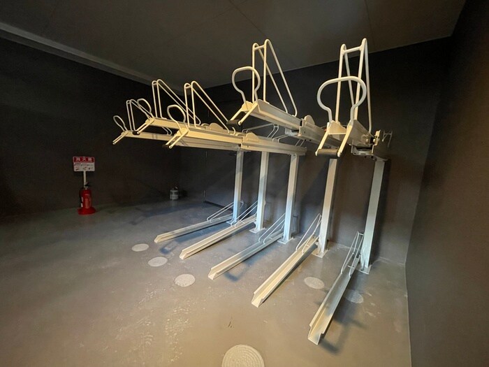 物件外観写真4　(駐輪場)