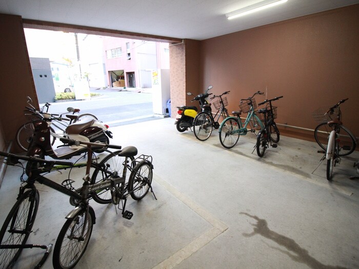 物件外観写真5　(駐輪場)