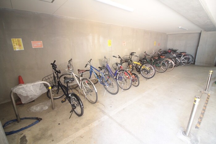 物件外観写真5　(駐輪場)