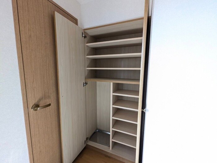 物件内観写真13　(靴箱)