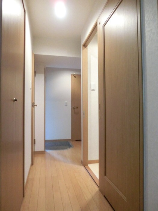 物件内観写真16　(玄関)