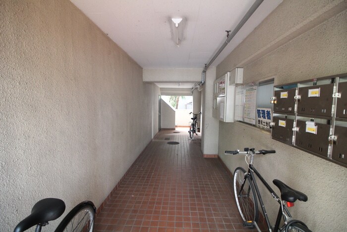 物件外観写真4　(エントランス部分)