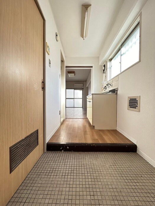 物件内観写真12　(玄関)