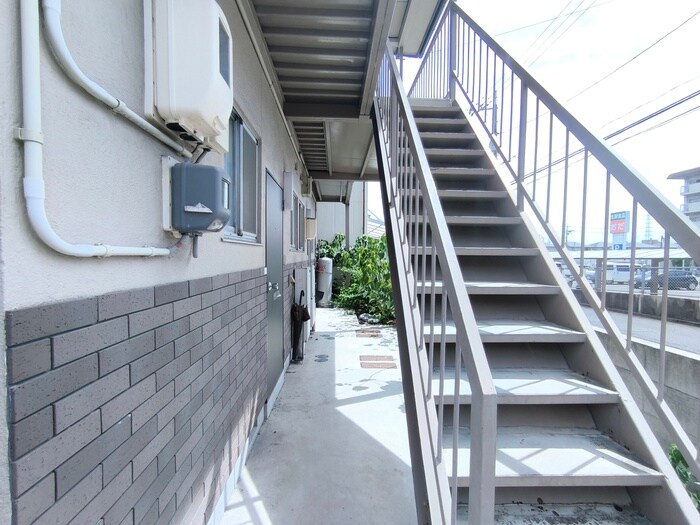 物件外観写真2　(エントランス部分)