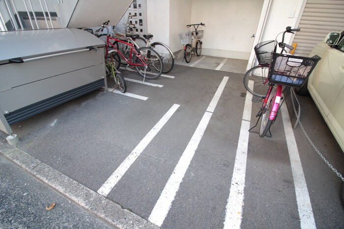 物件外観写真5　(駐輪場)