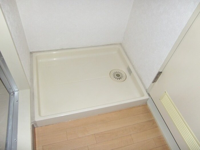 物件内観写真10　(洗濯機置場)