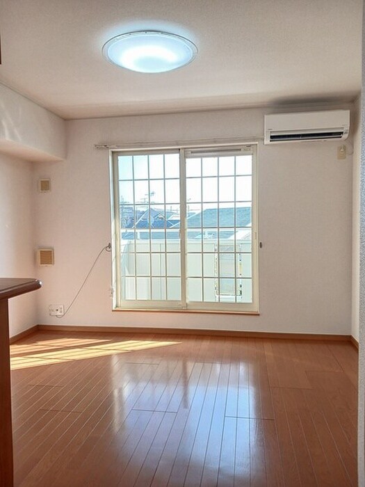 物件内観写真2　(居室)