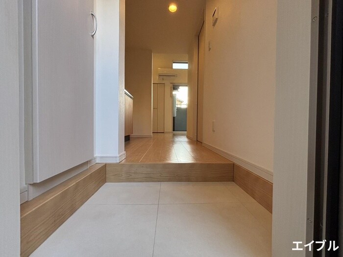 物件内観写真16　(玄関)