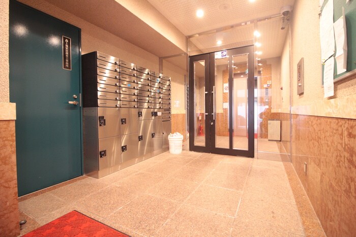 物件外観写真2　(エントランス部分)