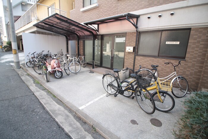 物件外観写真4　(駐輪場)