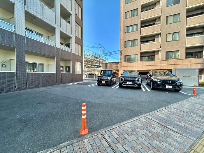 物件外観写真6　(駐車場)