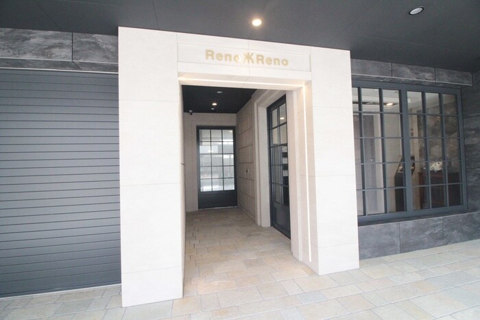 物件外観写真2　(エントランス部分)