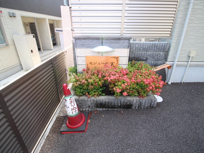 物件外観写真6　(エントランス部分)