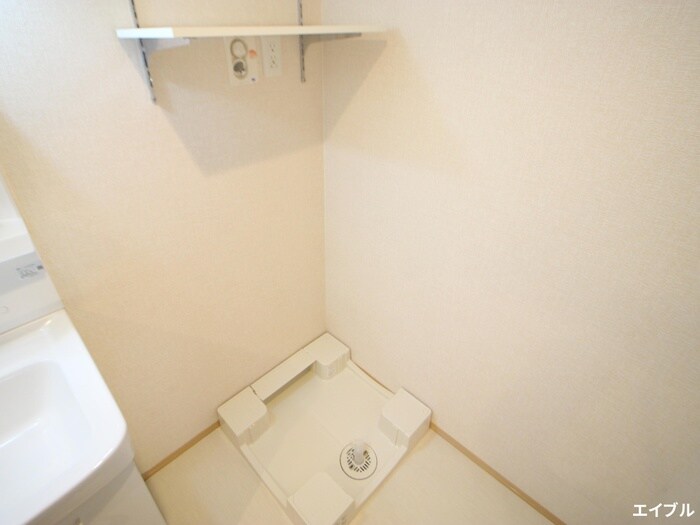 物件内観写真12　(洗濯機置場)