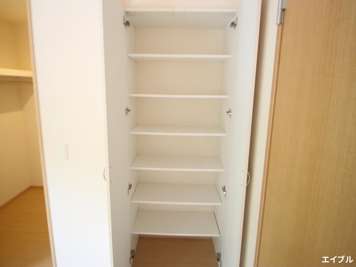 物件内観写真18　(収納)