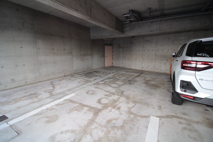 物件外観写真6　(駐車場)