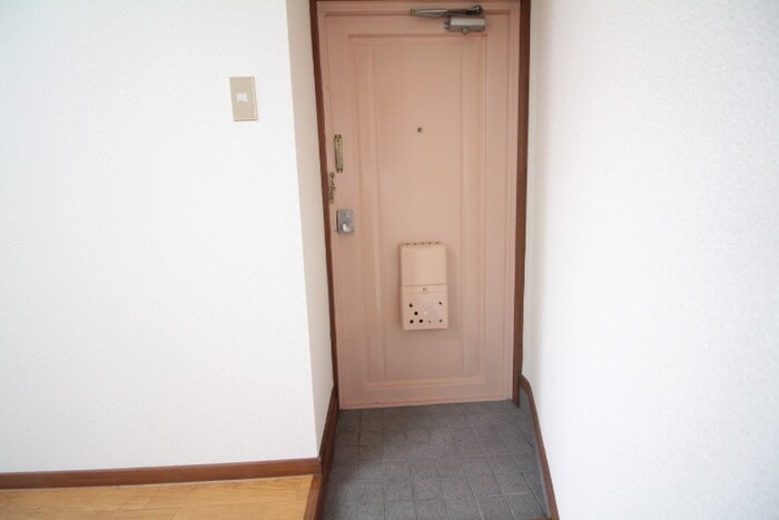 物件内観写真13　(玄関)