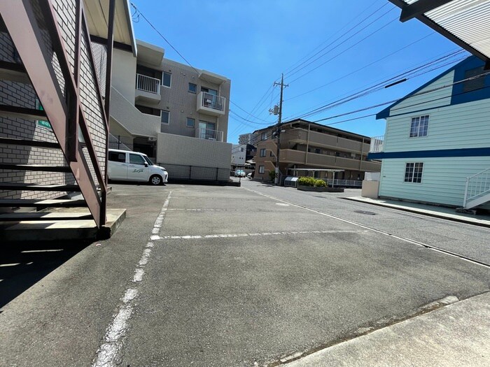 物件外観写真4　(駐車場)