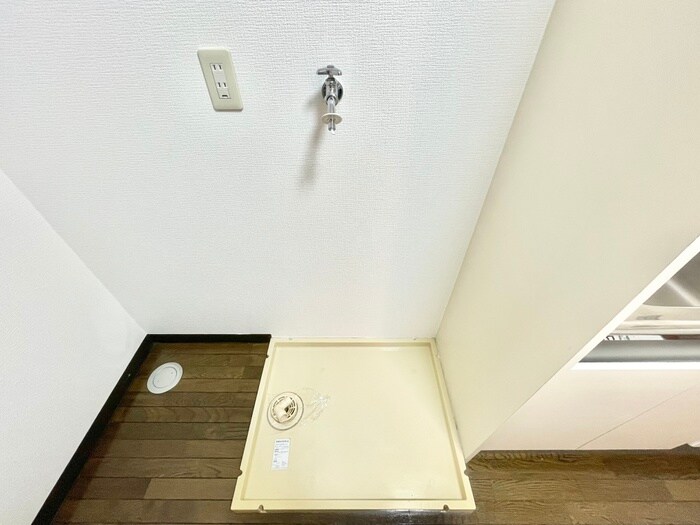 物件内観写真12　(洗濯機置場)