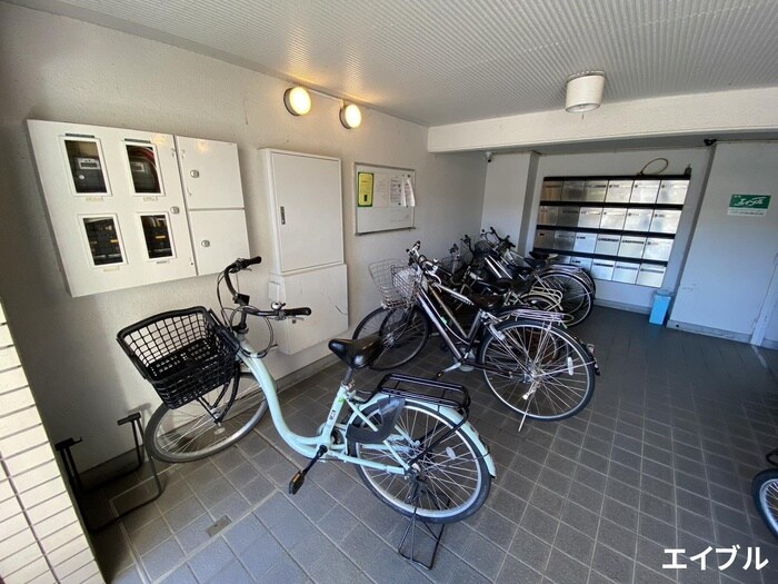 物件外観写真5　(駐輪場)