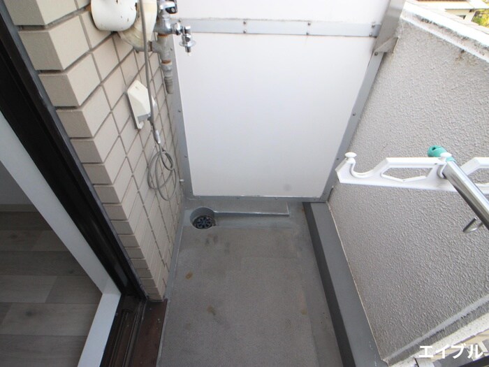 物件内観写真12　(洗濯機置場)