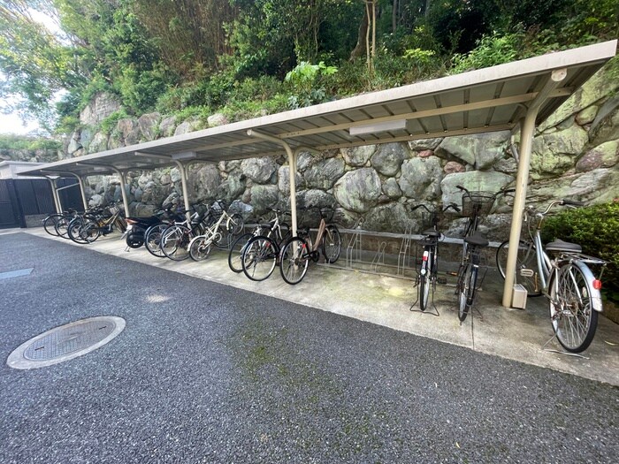 物件外観写真3　(駐輪場)