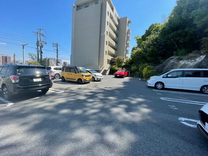 物件外観写真4　(駐車場)