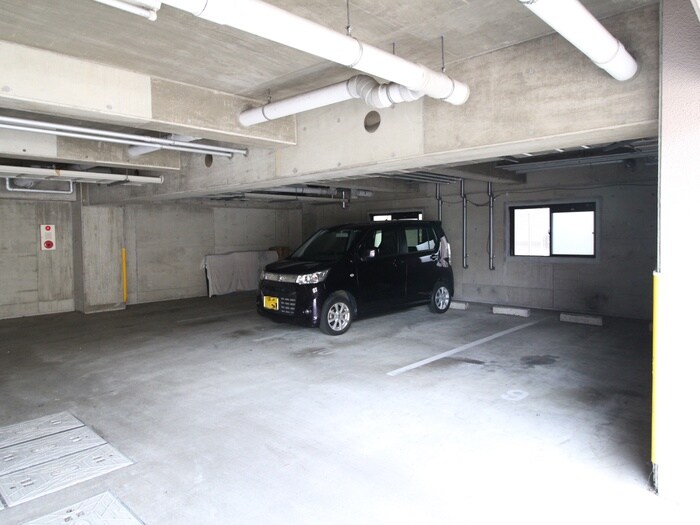 物件外観写真2　(駐車場)