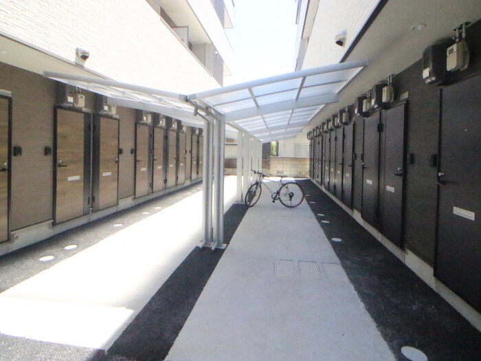 物件外観写真5　(駐輪場)