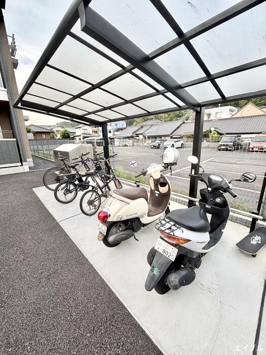 物件外観写真2　(駐輪場)