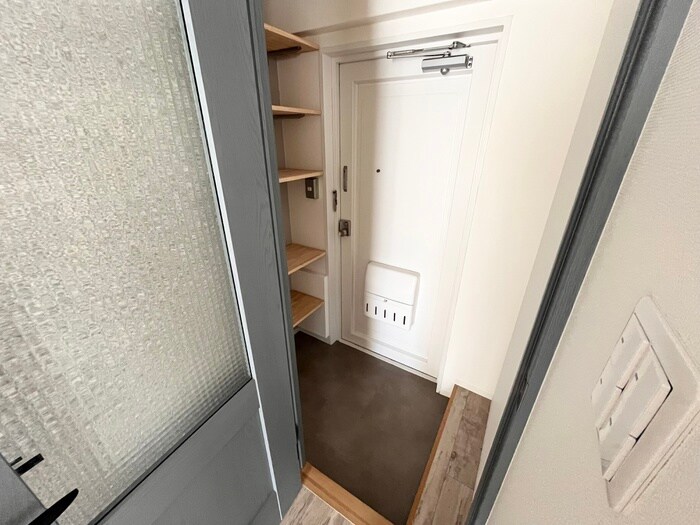 物件内観写真13　(玄関)