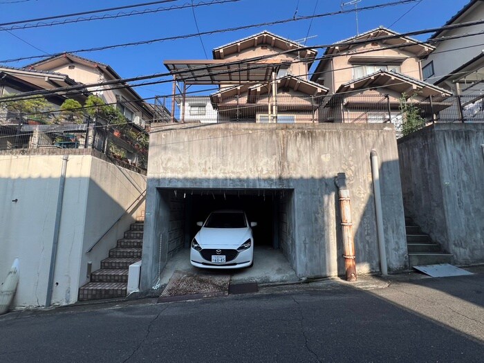 物件外観写真2　(駐車場)